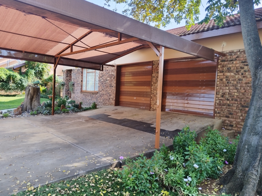4 Bedroom Property for Sale in Jan Kempdorp Northern Cape